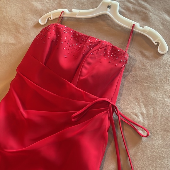David’s Bridal Private  Collection : Strapless, sequined  Red Prom Gown size 6. - Picture 6 of 12